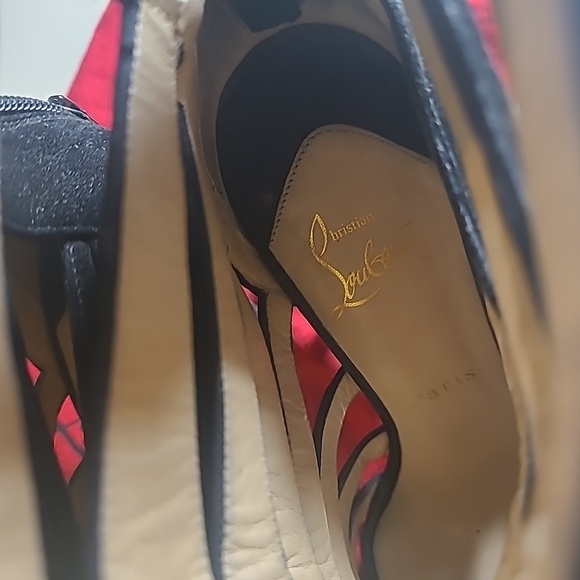 Christian Louboutin - Picture 8 of 8